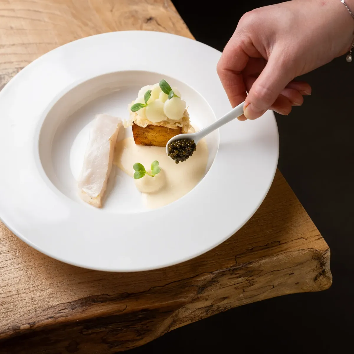 The Black Tie foto 3